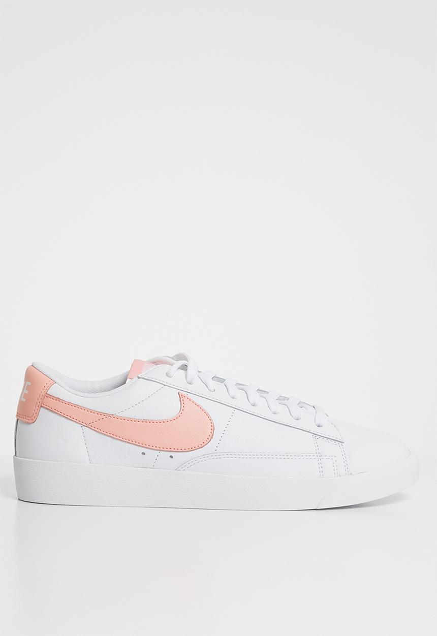 Nike - Blazer Low LE -  White / Storm Pink