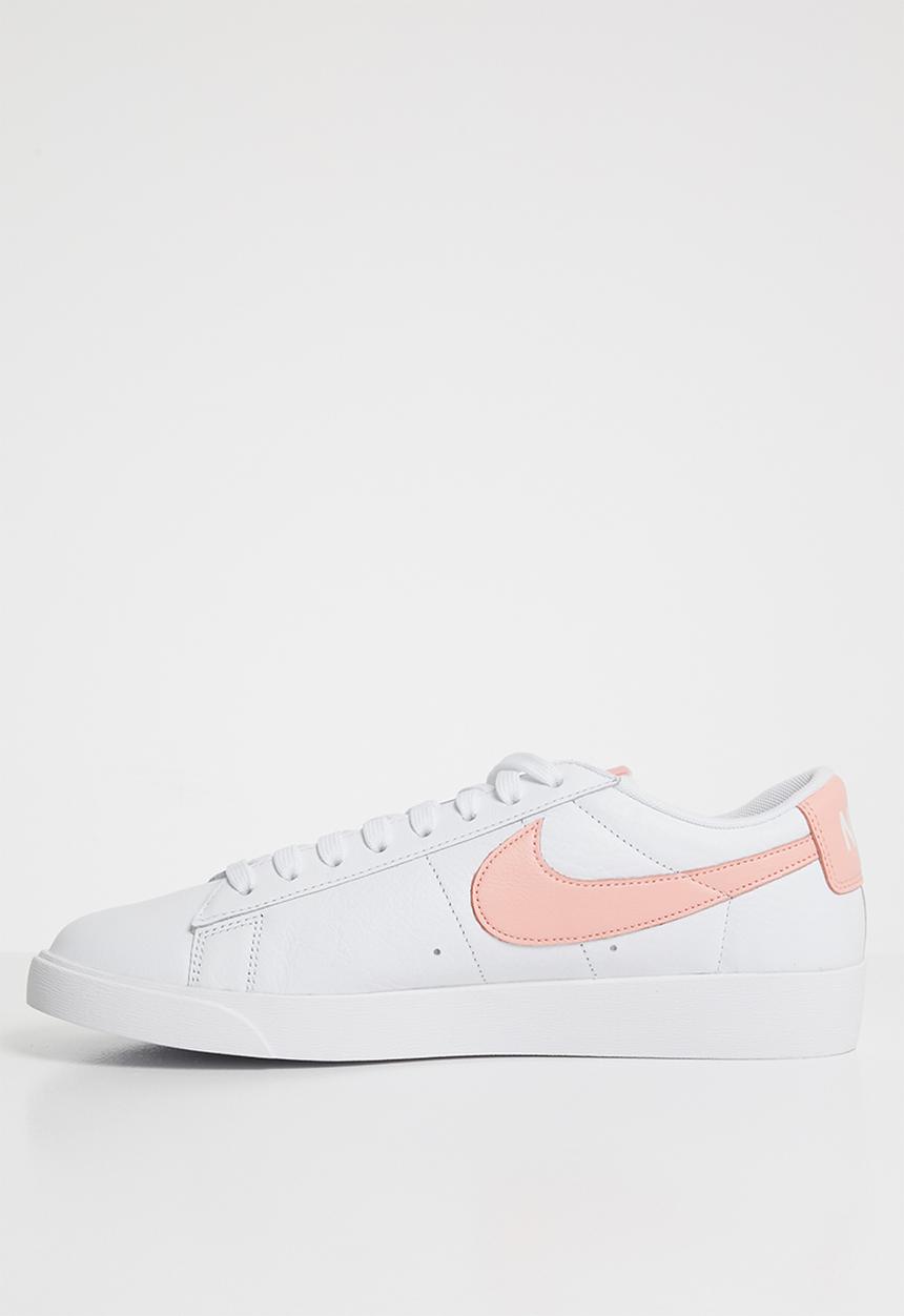 Nike - Blazer Low LE -  White / Storm Pink