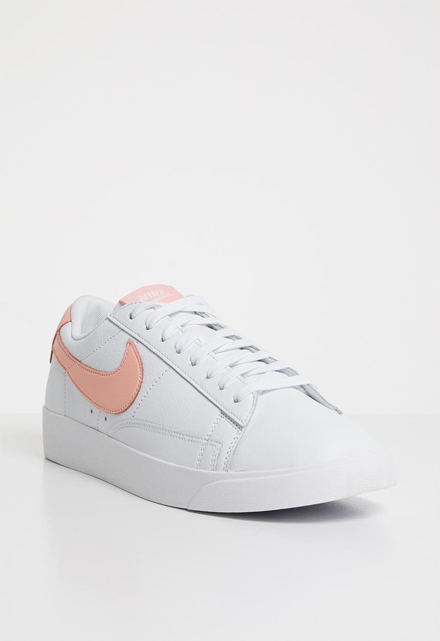 Nike - Blazer Low LE -  White / Storm Pink