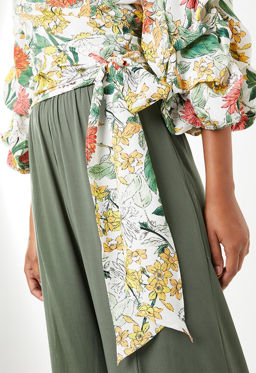 STYLE REPUBLIC - Romantic volume wrap blouse - white