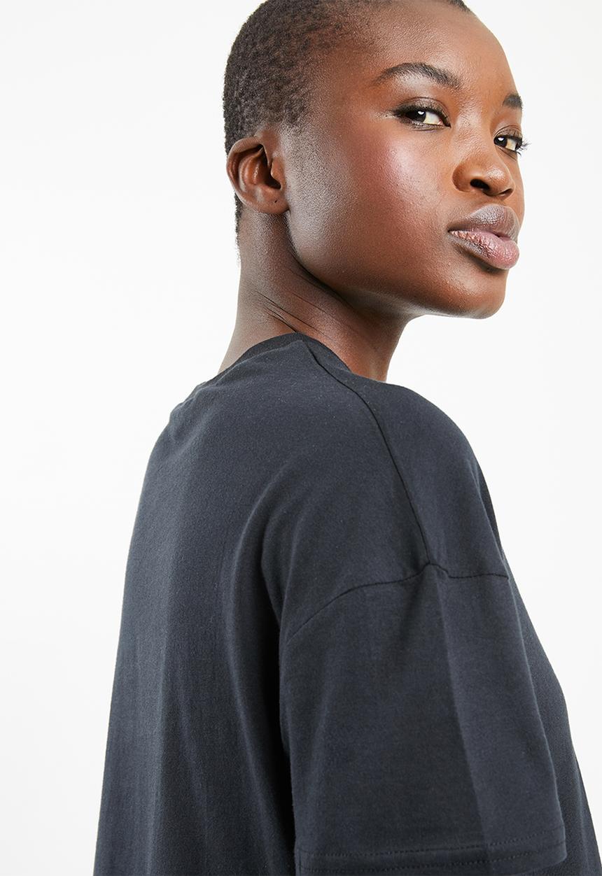 Superbalist - Drop shoulder printed tee - black