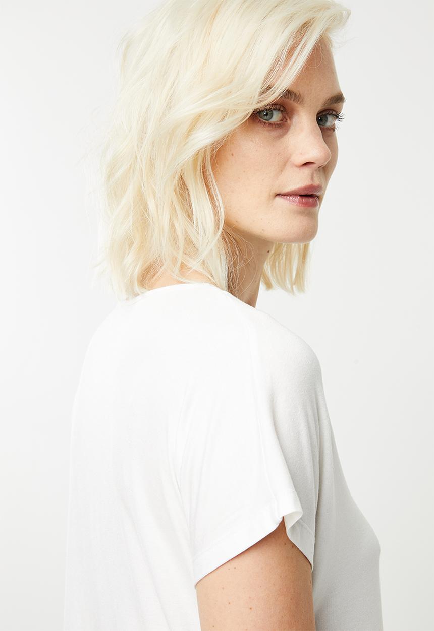 Superbalist - Slub tee with v-neck - white