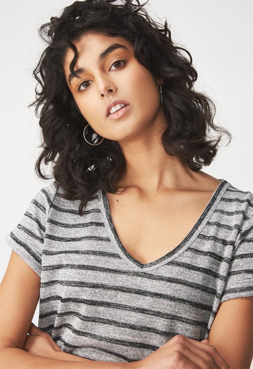 Cotton On - Karly short sleeve V-neck - grey