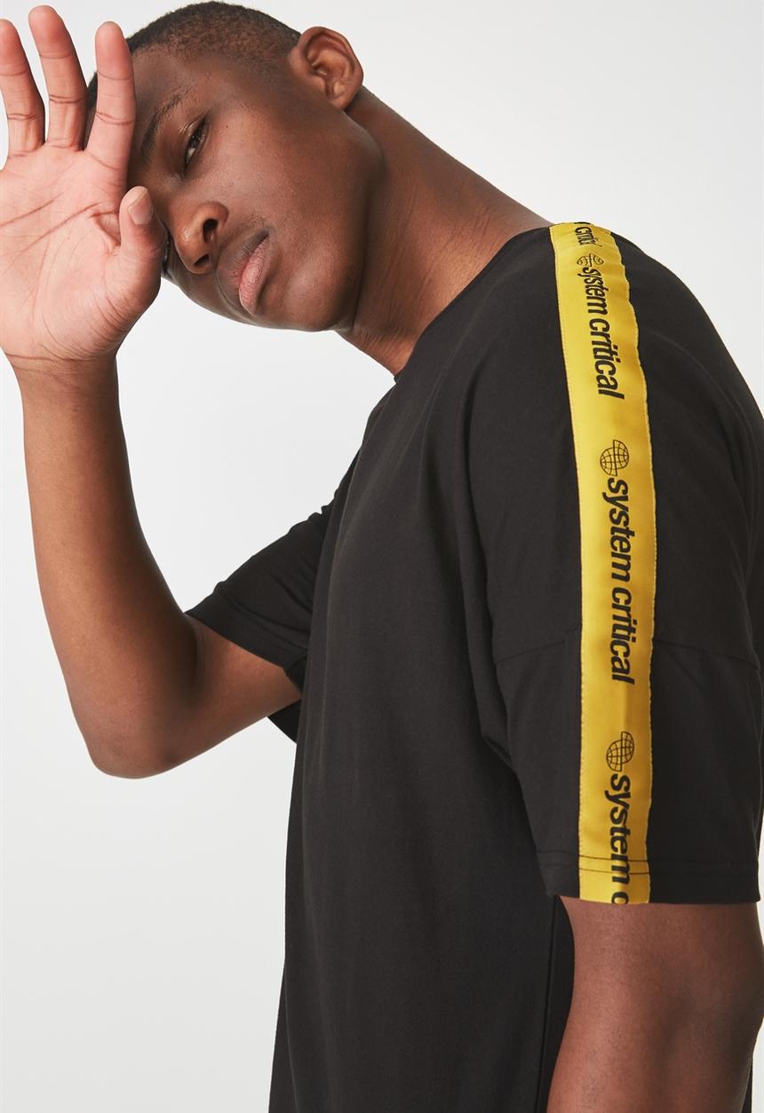 Cotton On - Drop shoulder longline tee - black & yellow 