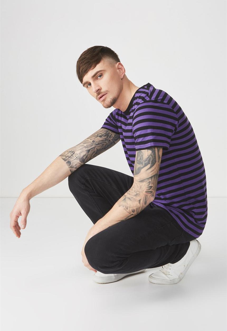 Cotton On - Tbar premium crew neck tee - black & purple 