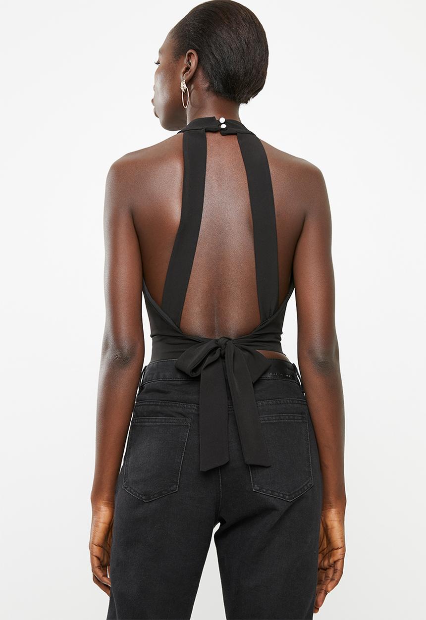 STYLE REPUBLIC - Cross front crop top - black