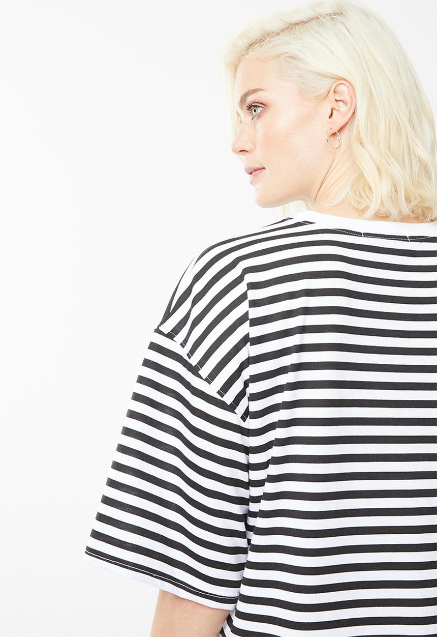 Missguided - Oversized short sleeve stripe hearts t-shirt dress - black