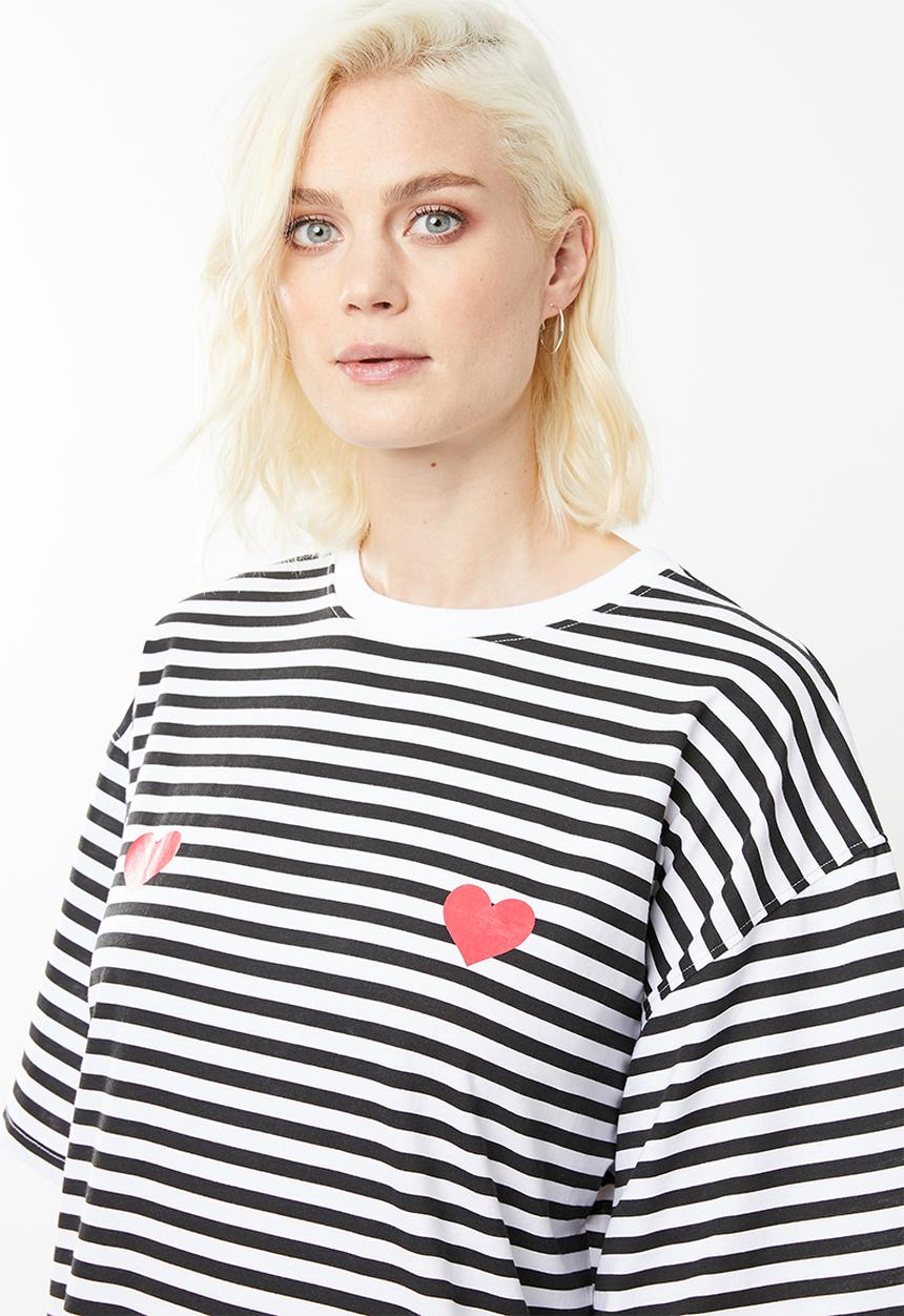 Missguided - Oversized short sleeve stripe hearts t-shirt dress - black