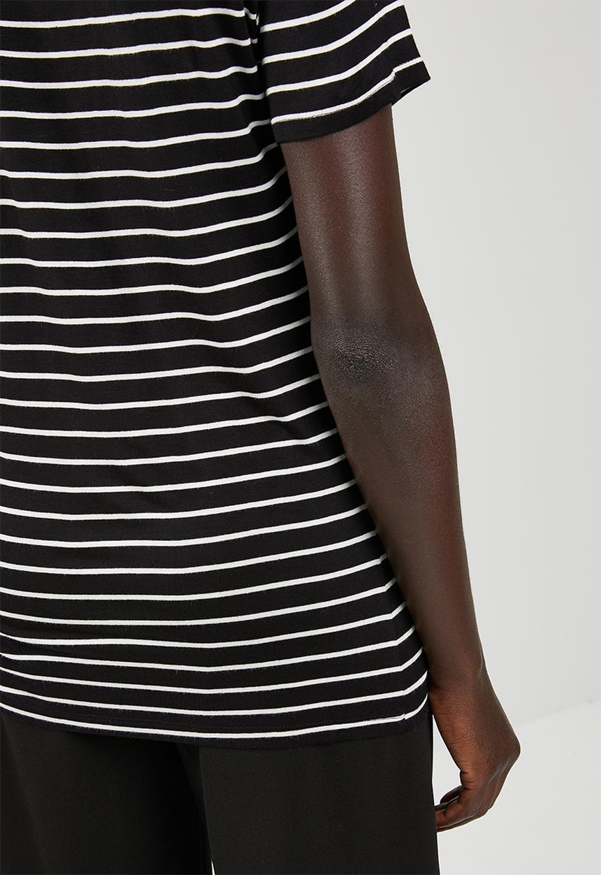 edit - Basic V-neck T-shirt - black