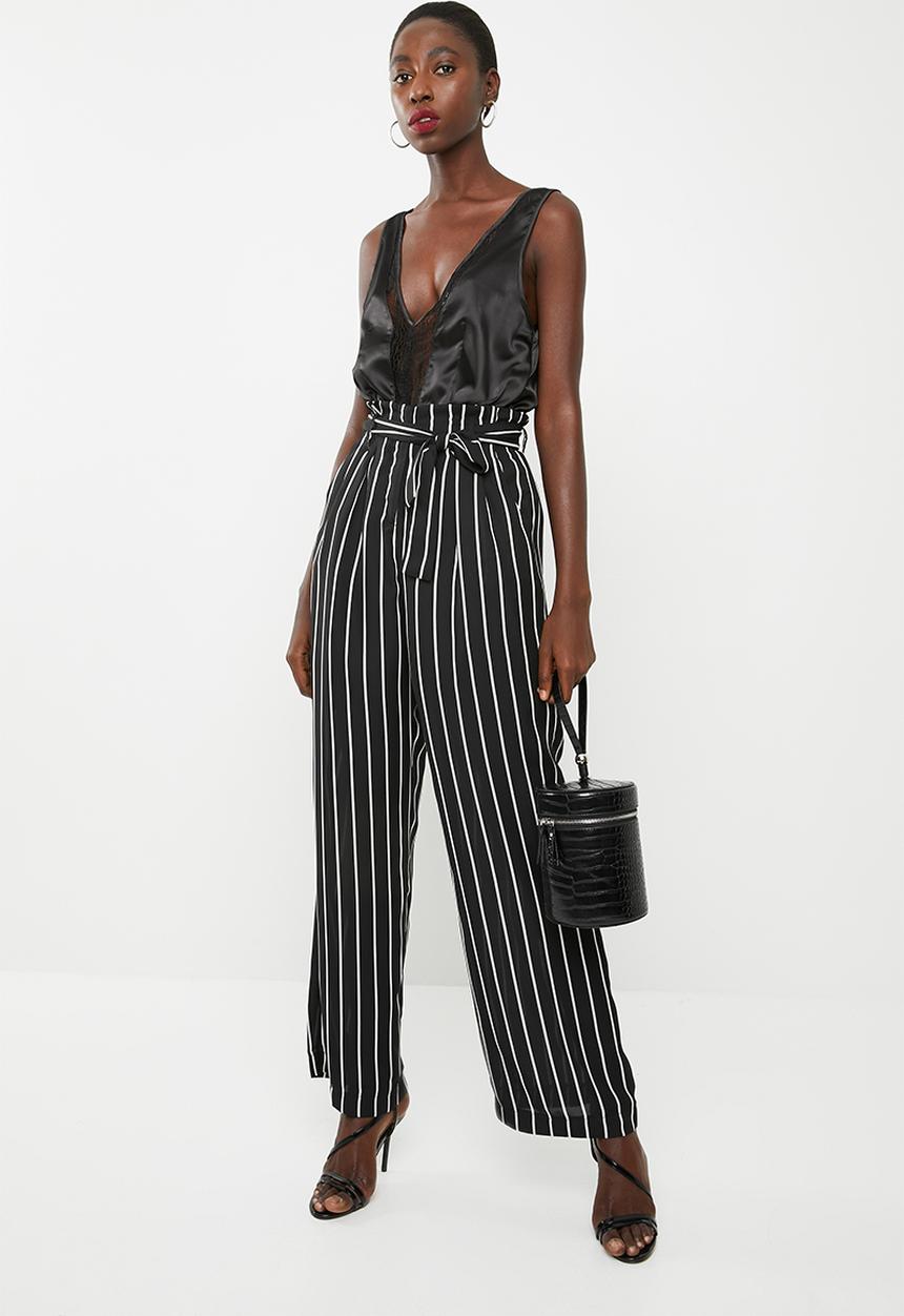 Missguided - Satin and lace plunge v neck bodysuit - black