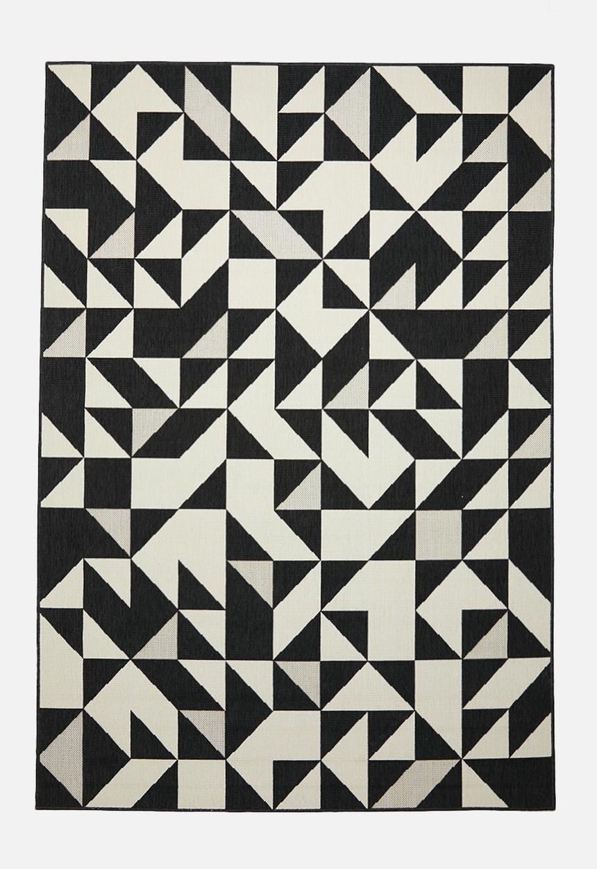 Sixth Floor - Modern triangles outdoor rug - black & white