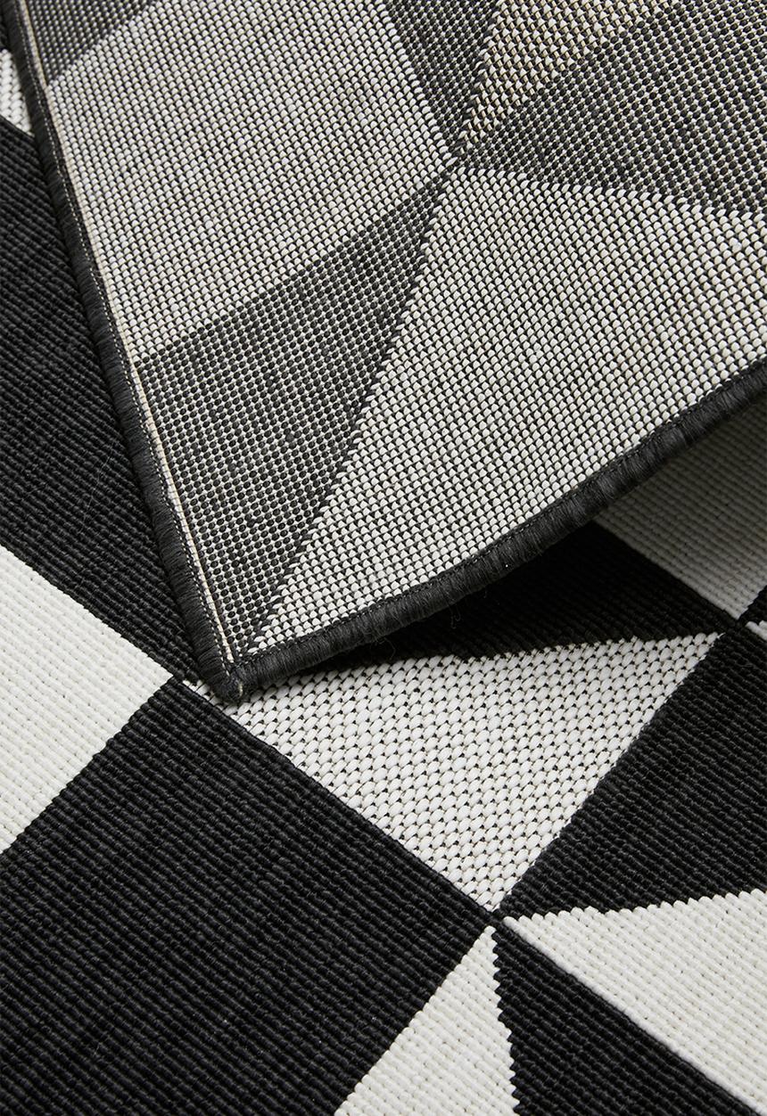 Sixth Floor - Modern triangles outdoor rug - black & white