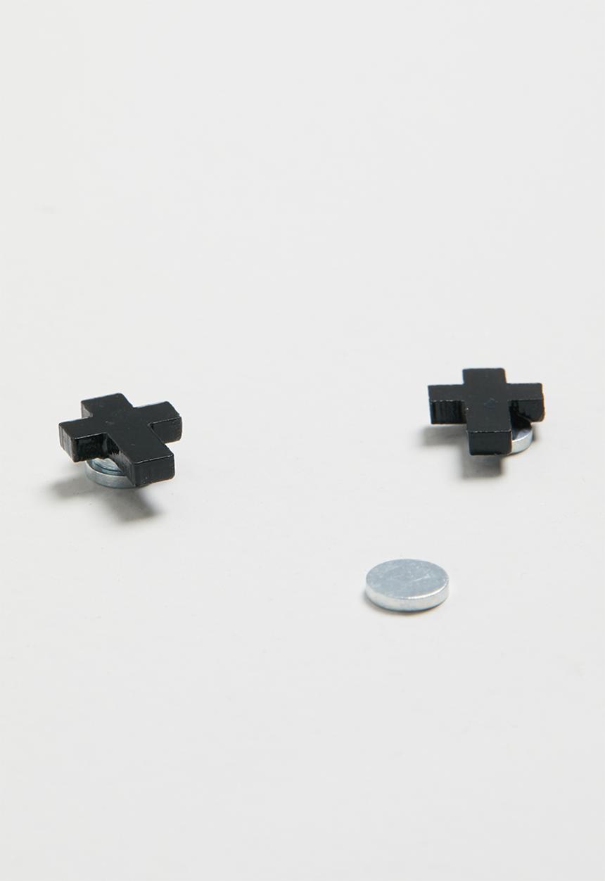 Pop Candy -  Cross earrings - black