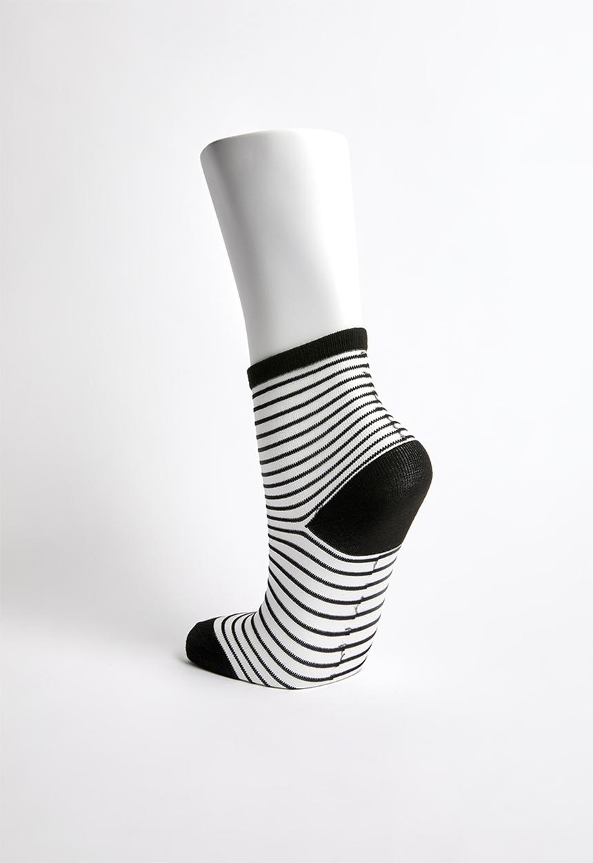 Superbalist - Vertical stripe sheer socks - black 