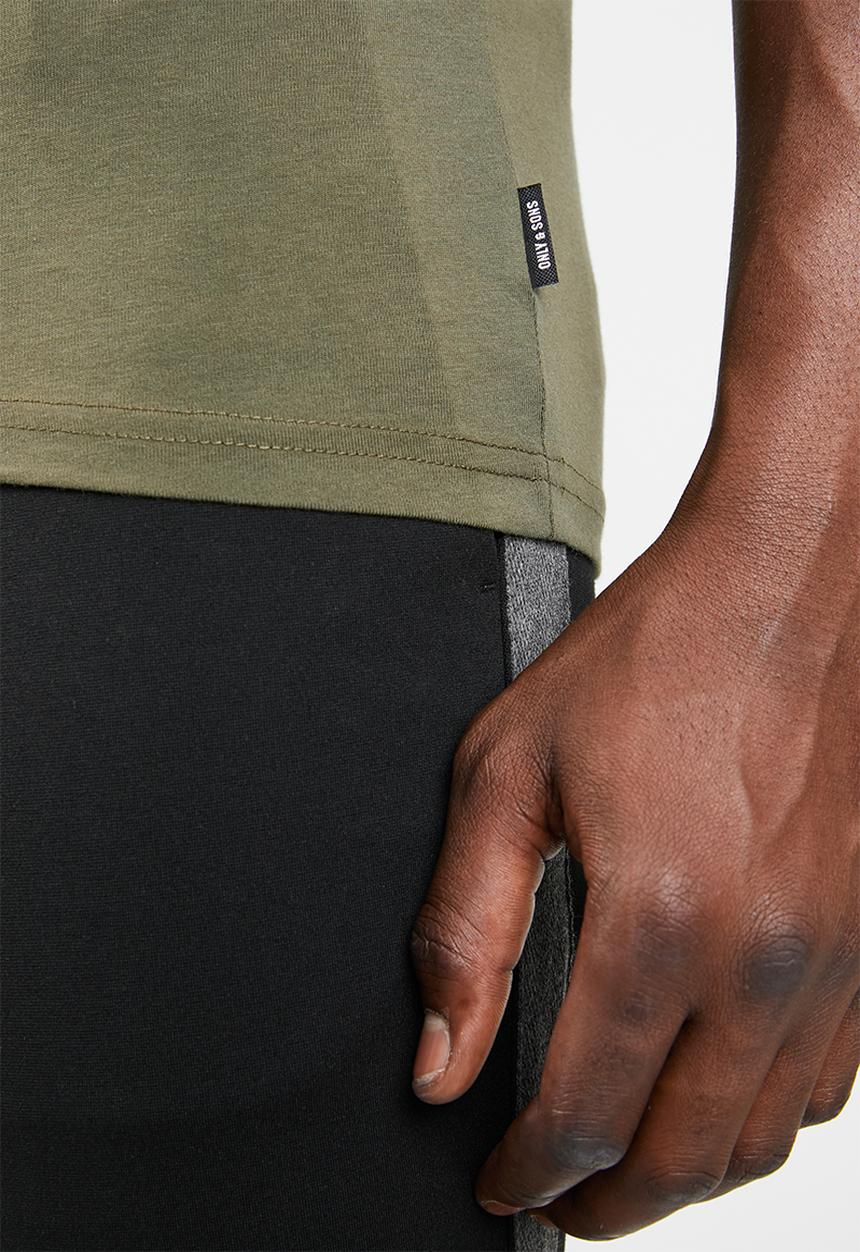 Only & Sons - Half zip colour block tee - black/olive