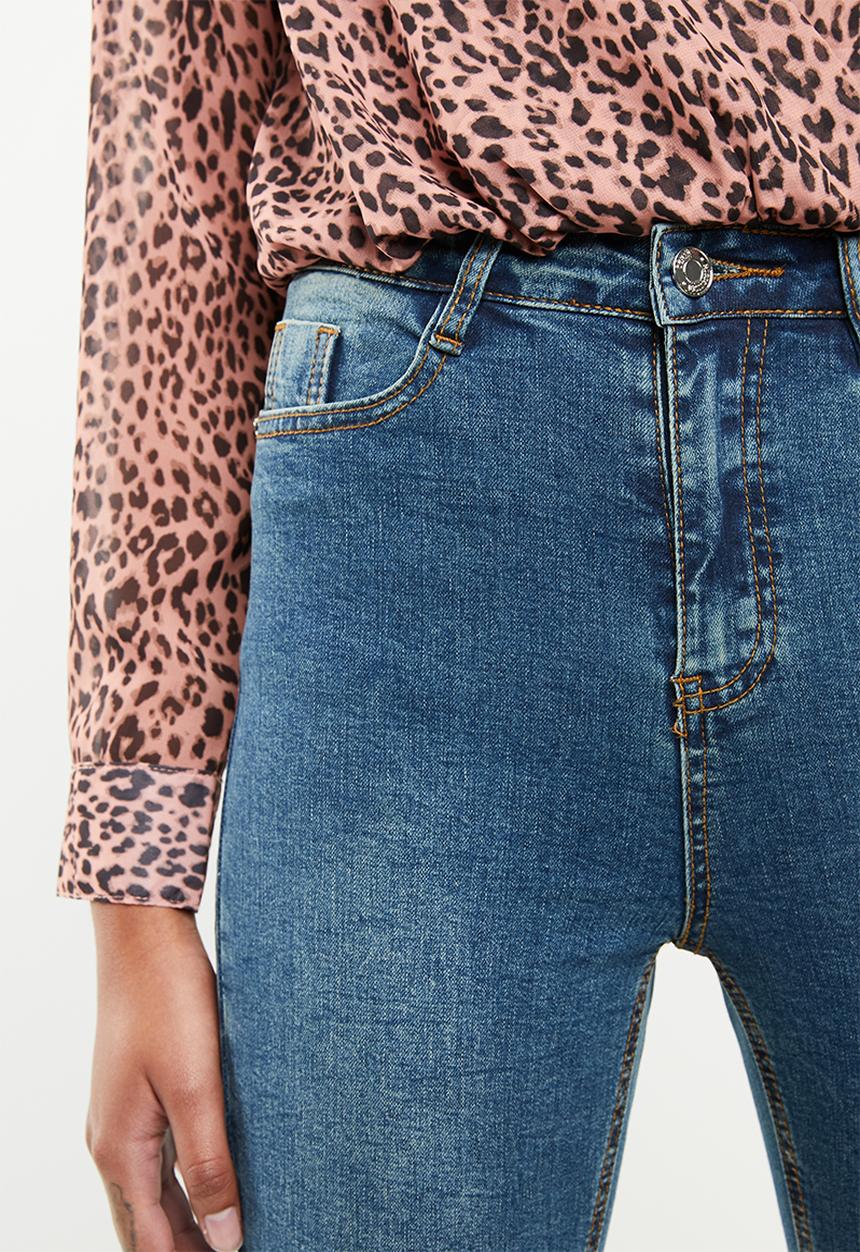 Missguided - Sinner distress knee cut hem high waisted- stonewash