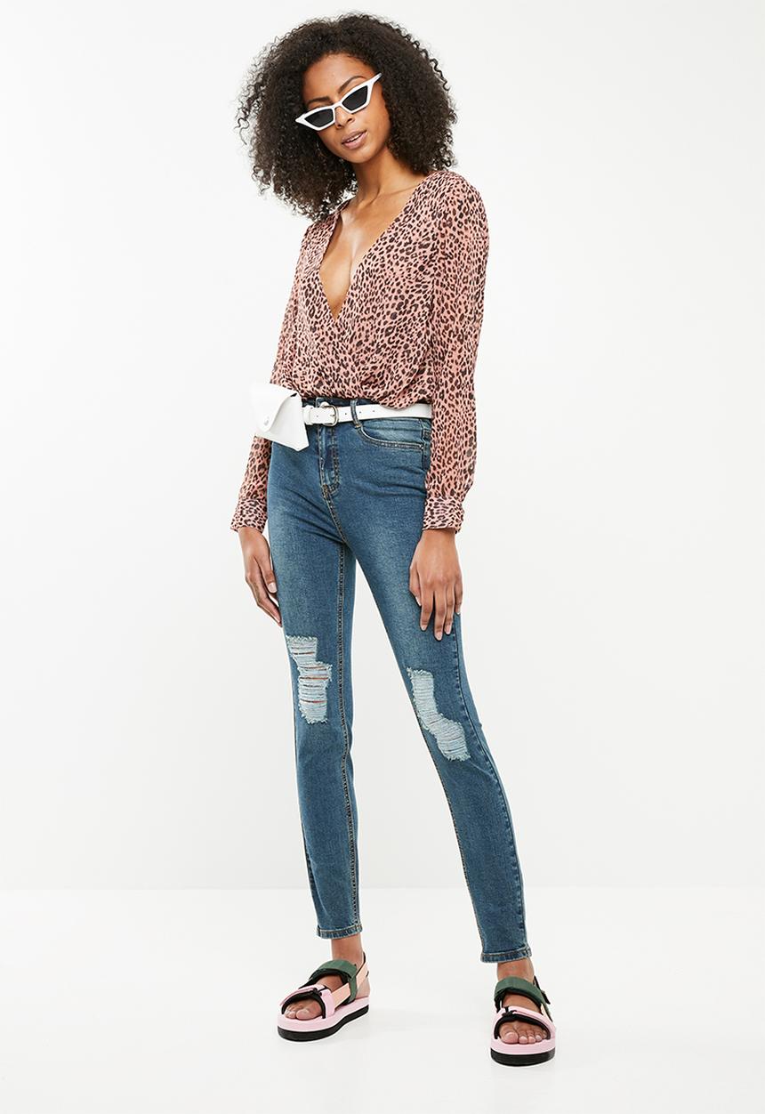 Missguided - Sinner distress knee cut hem high waisted- stonewash