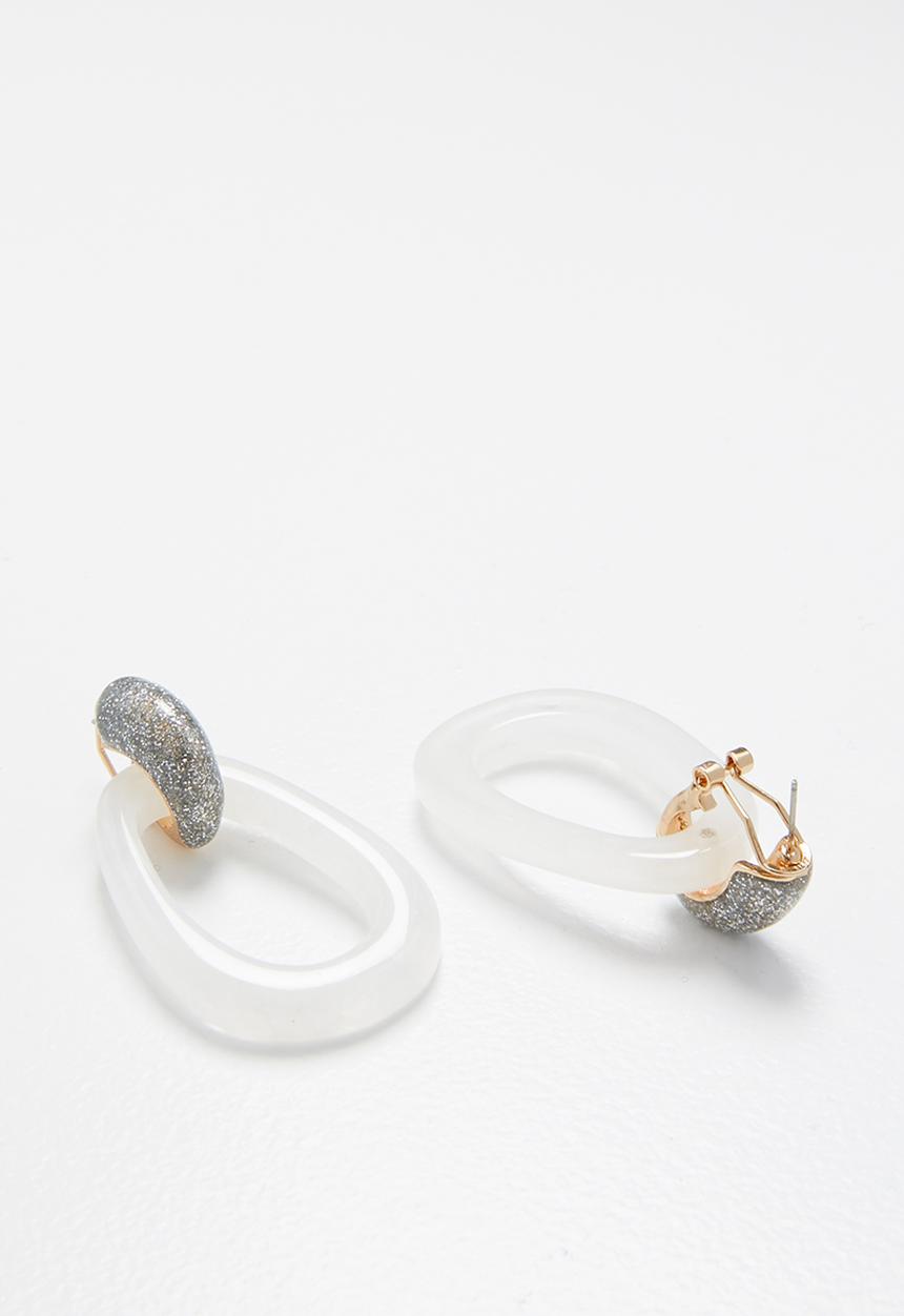 Superbalist - Sadie resin earrings - white & gold 