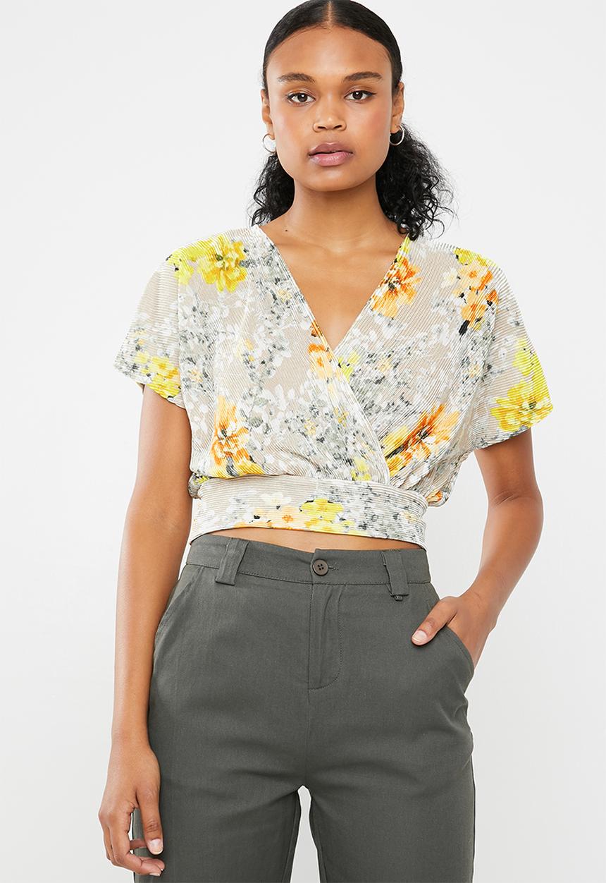 Superbalist - Plisse wrap tee- champagne floral