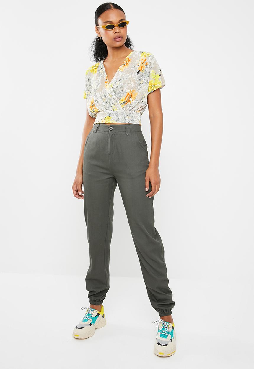 Superbalist - Plisse wrap tee- champagne floral