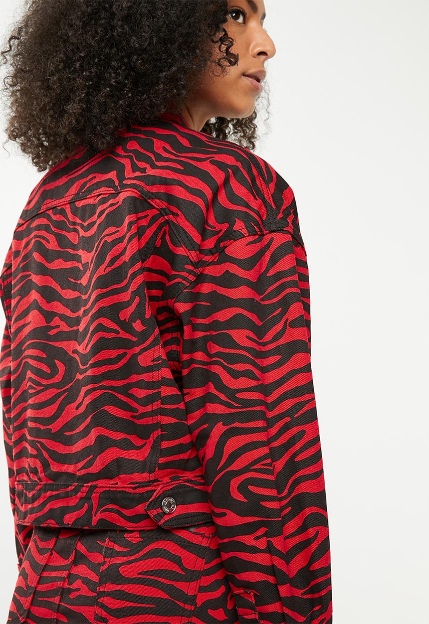 Missguided - Zebra print cropped denim jacket- red