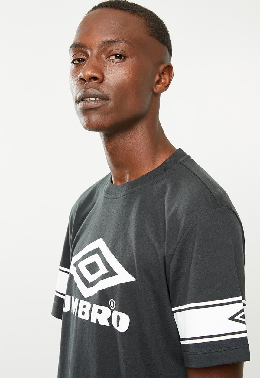 Umbro - Umbro barrier tee - black & white