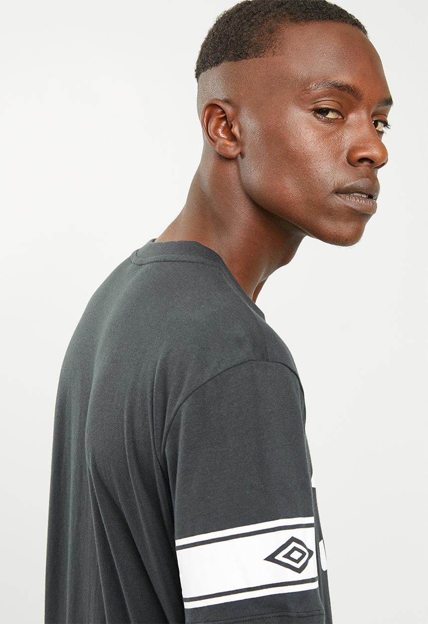 Umbro - Umbro barrier tee - black & white