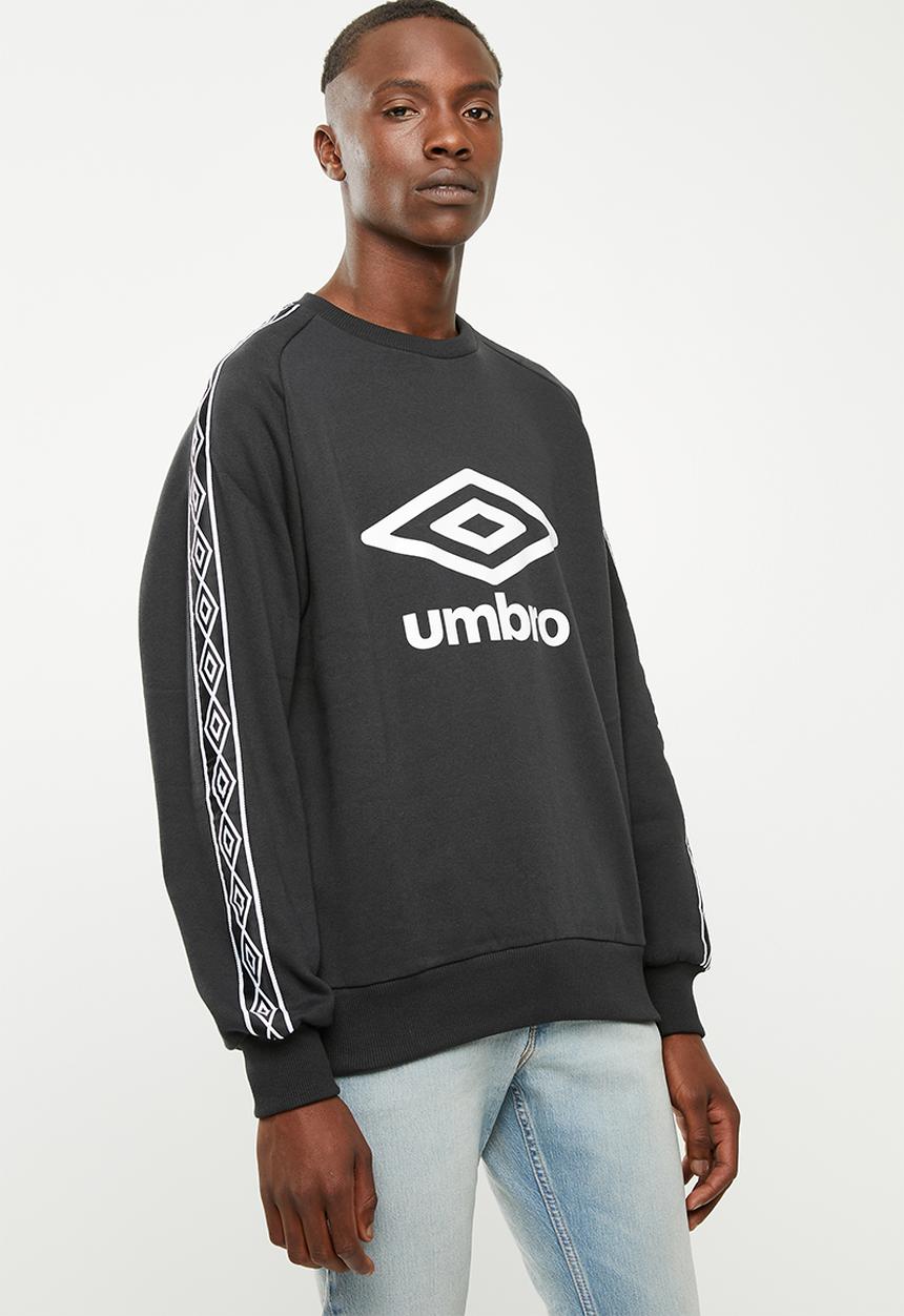 Umbro - Umbro retro taped crew sweat - black