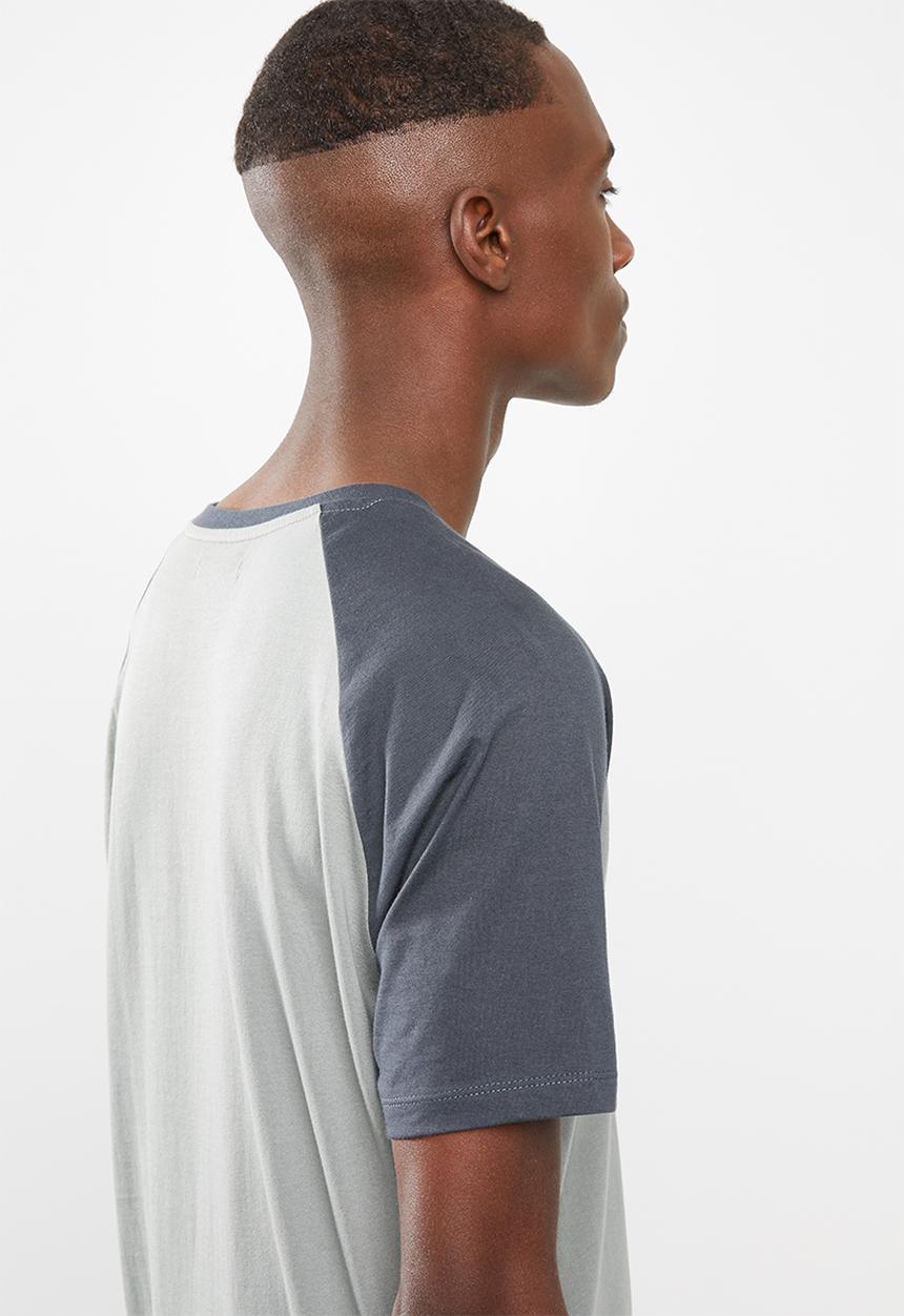 Superbalist - Raglan curved hem tee - mutli
