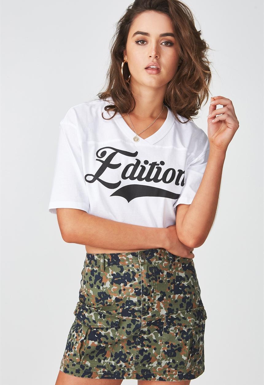 Supré  - V neck boxy crop - white 