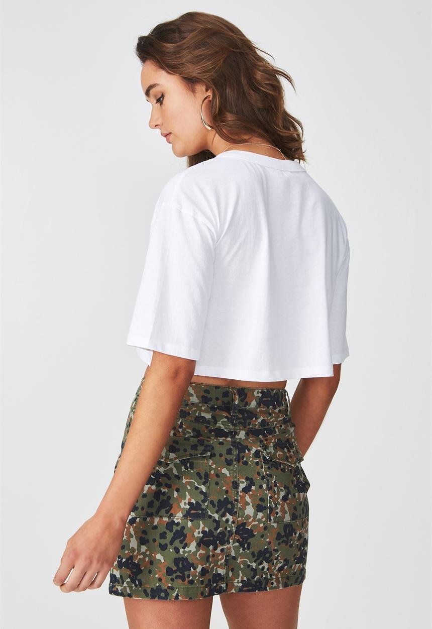 Supré  - V neck boxy crop - white 