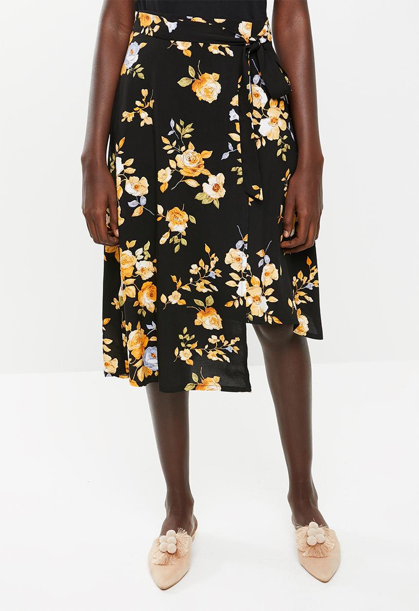 Superbalist - Cut up hem midi skirt - black floral