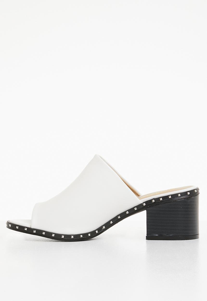 Truffle - Studded heel - white
