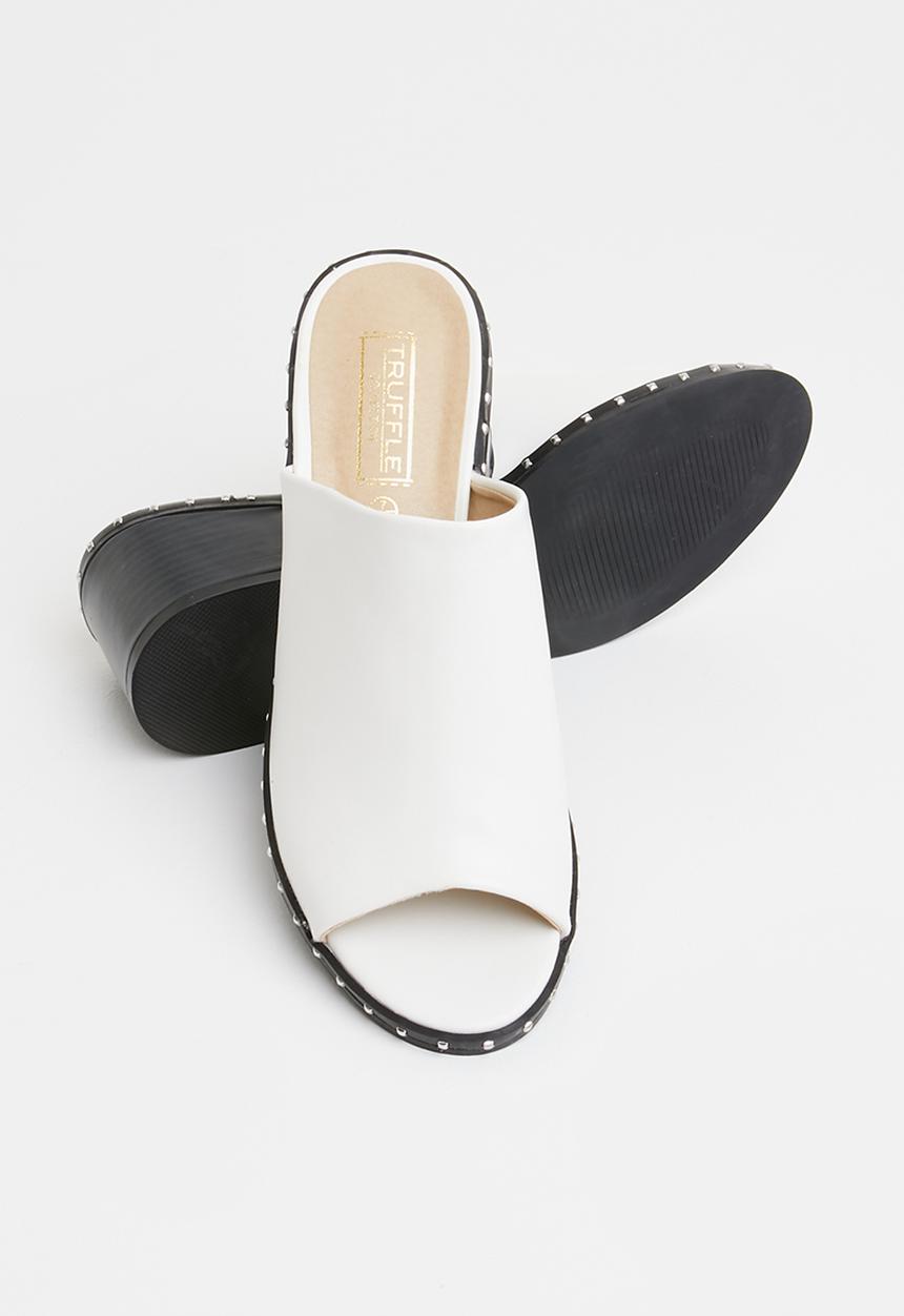 Truffle - Studded heel - white