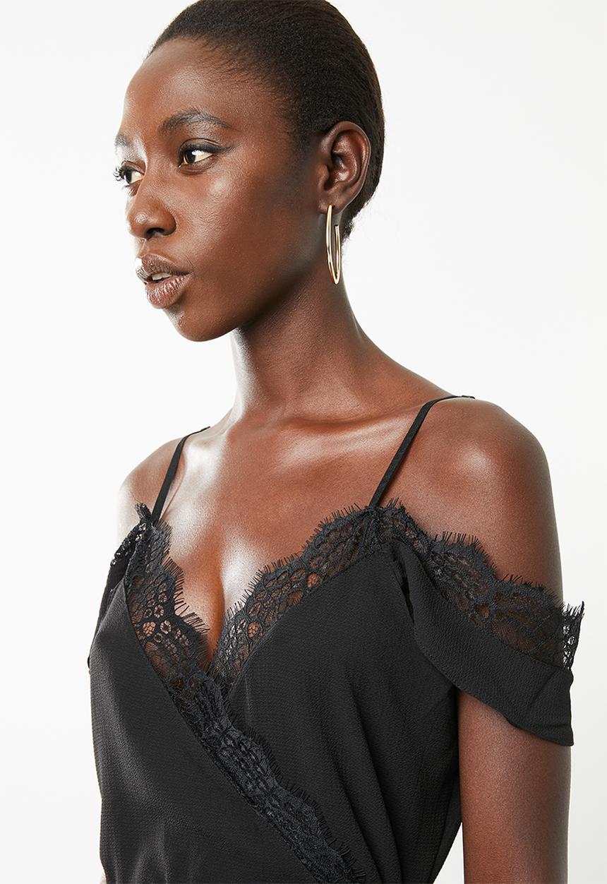 Revenge - Wrap dress with lace neckline - black