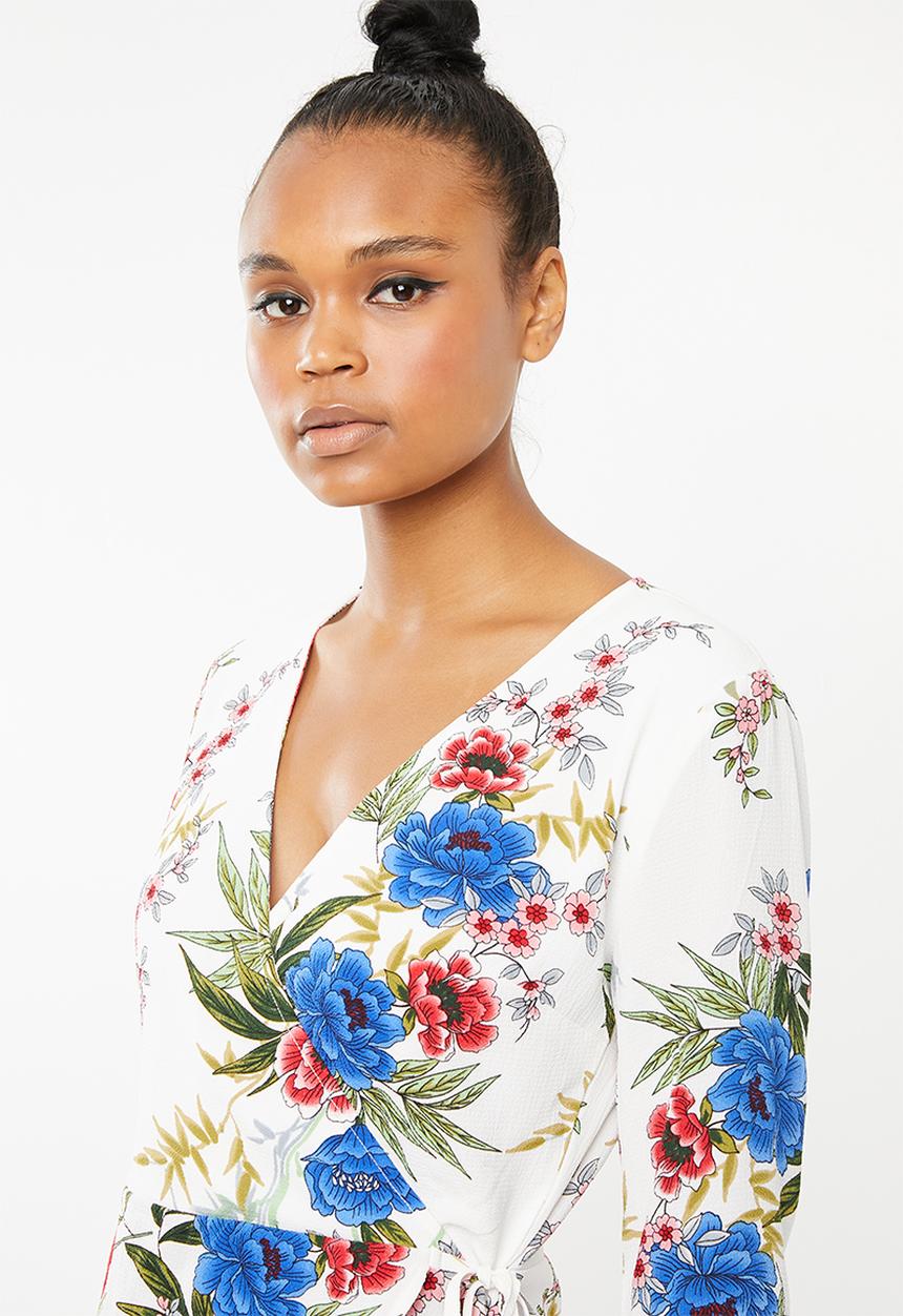 Revenge - Floral wrap top - white
