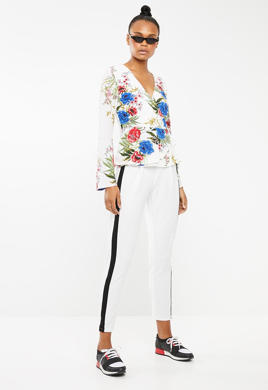 Revenge - Floral wrap top - white