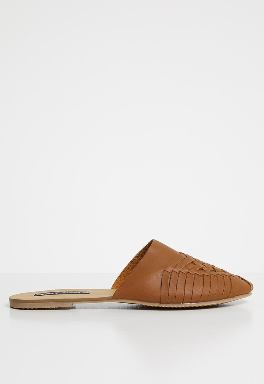 Cherry Collection - Montana woven detail pumps - tan