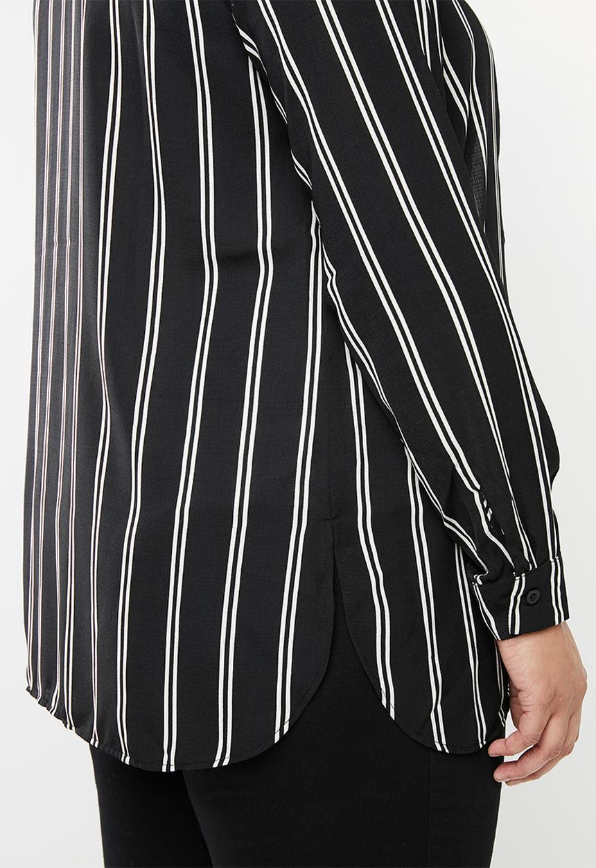STYLE REPUBLIC PLUS - Longer length shirt - black