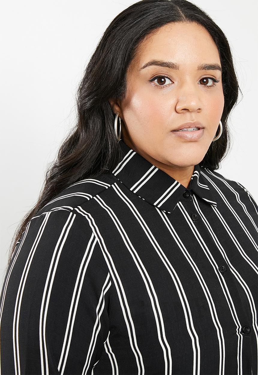 STYLE REPUBLIC PLUS - Longer length shirt - black