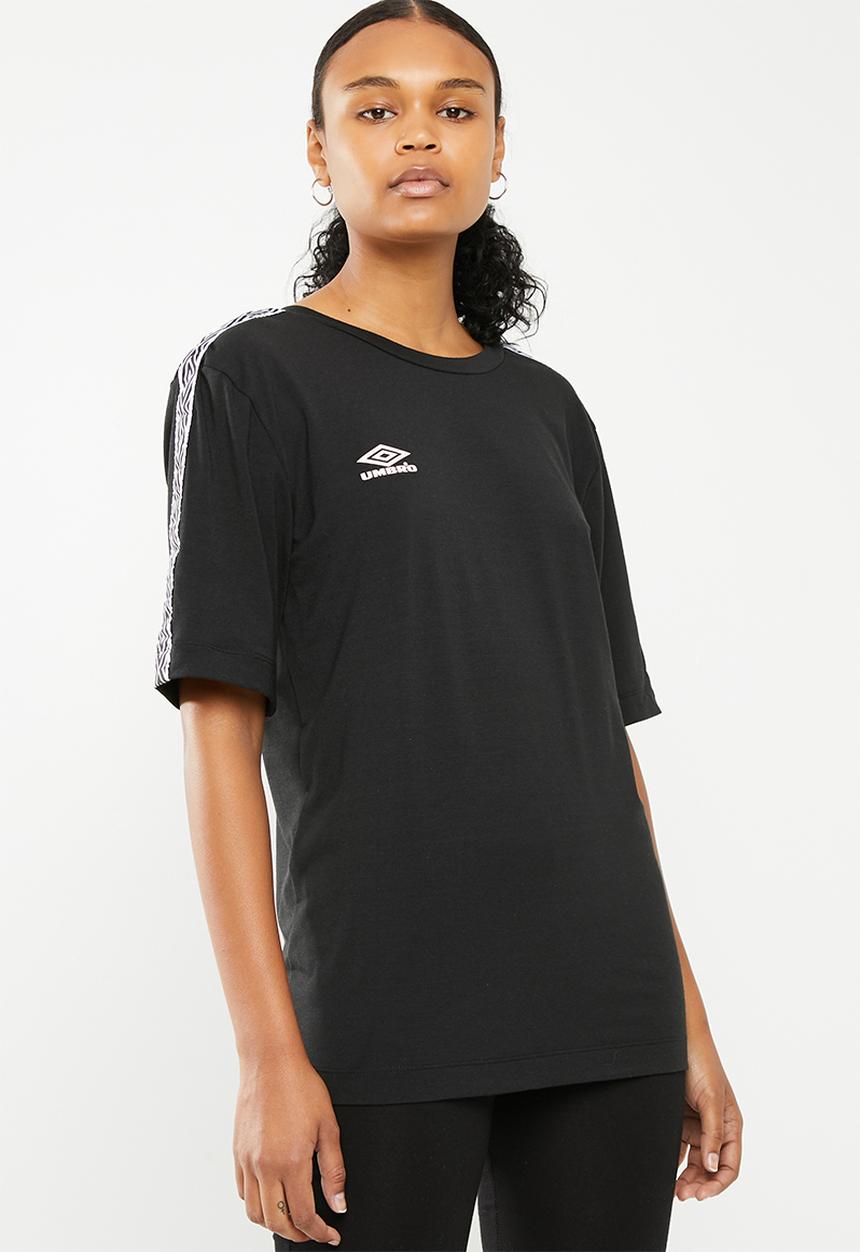 Umbro - Scoop back tee - black
