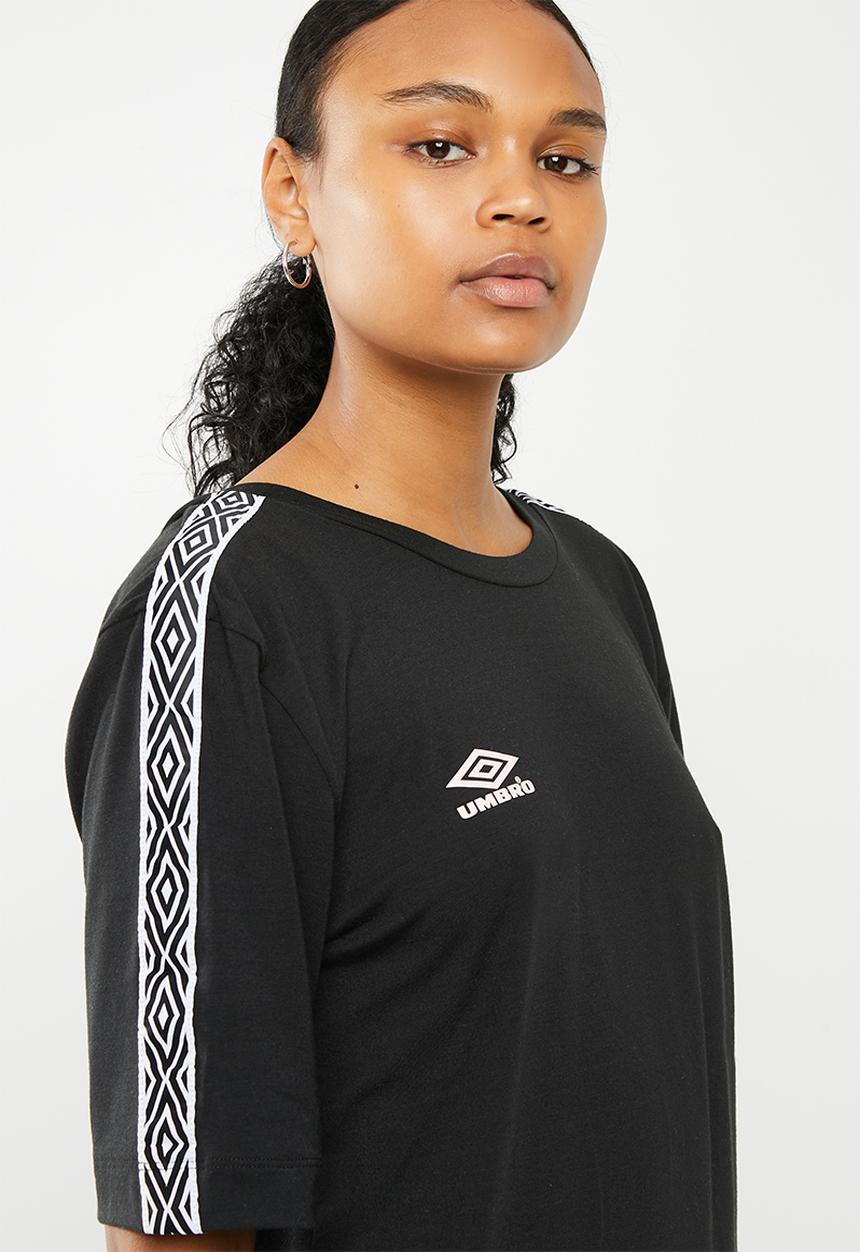 Umbro - Scoop back tee - black