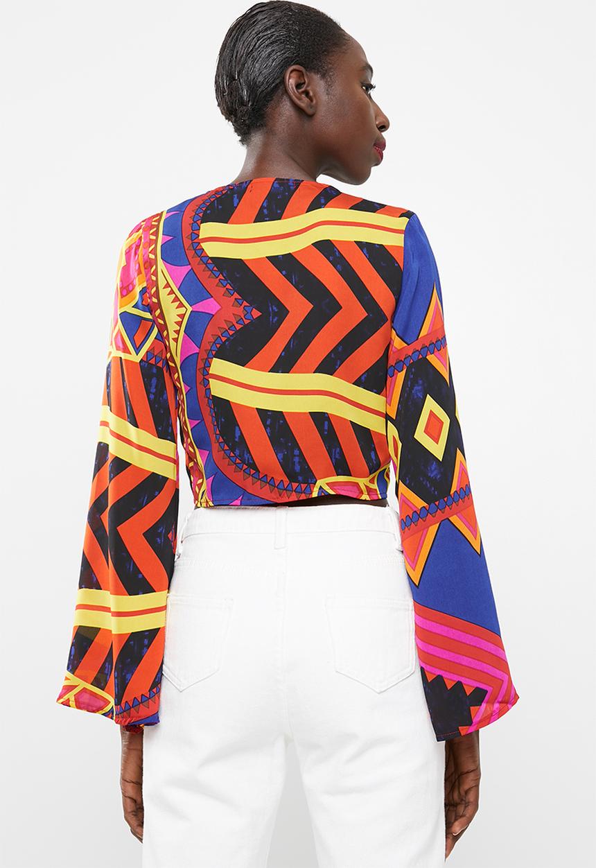 Missguided - Abstract tie front flare sleeve crop top - blue