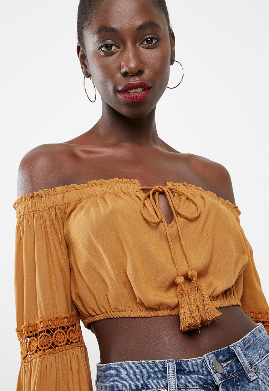 Missguided - Crochet sleeve milkmaid crop top - mustard
