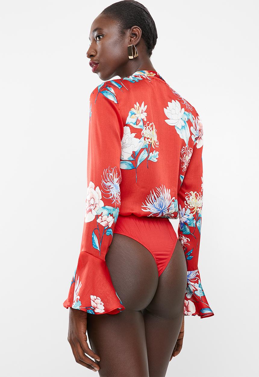 Missguided - Flute sleeve knot front bodysuit - red