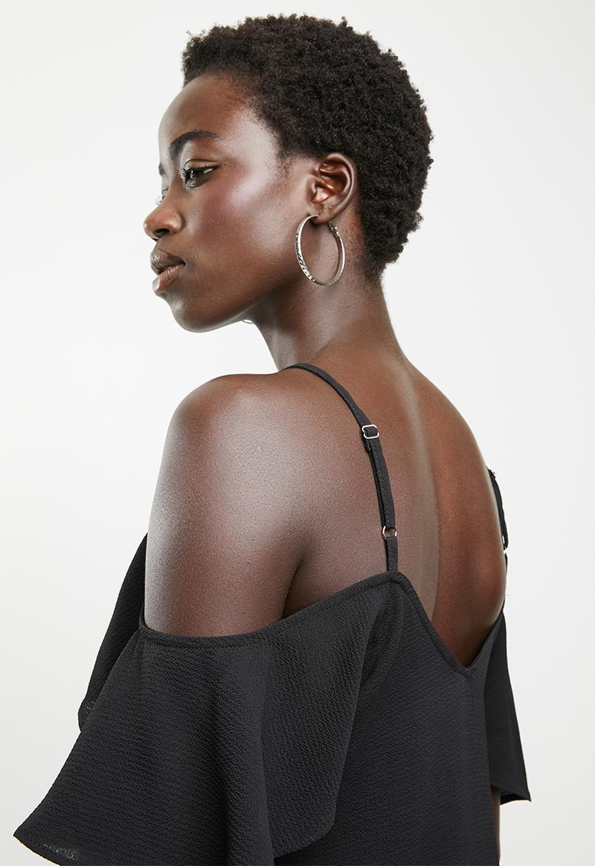 Revenge - Cold shoulder top - black