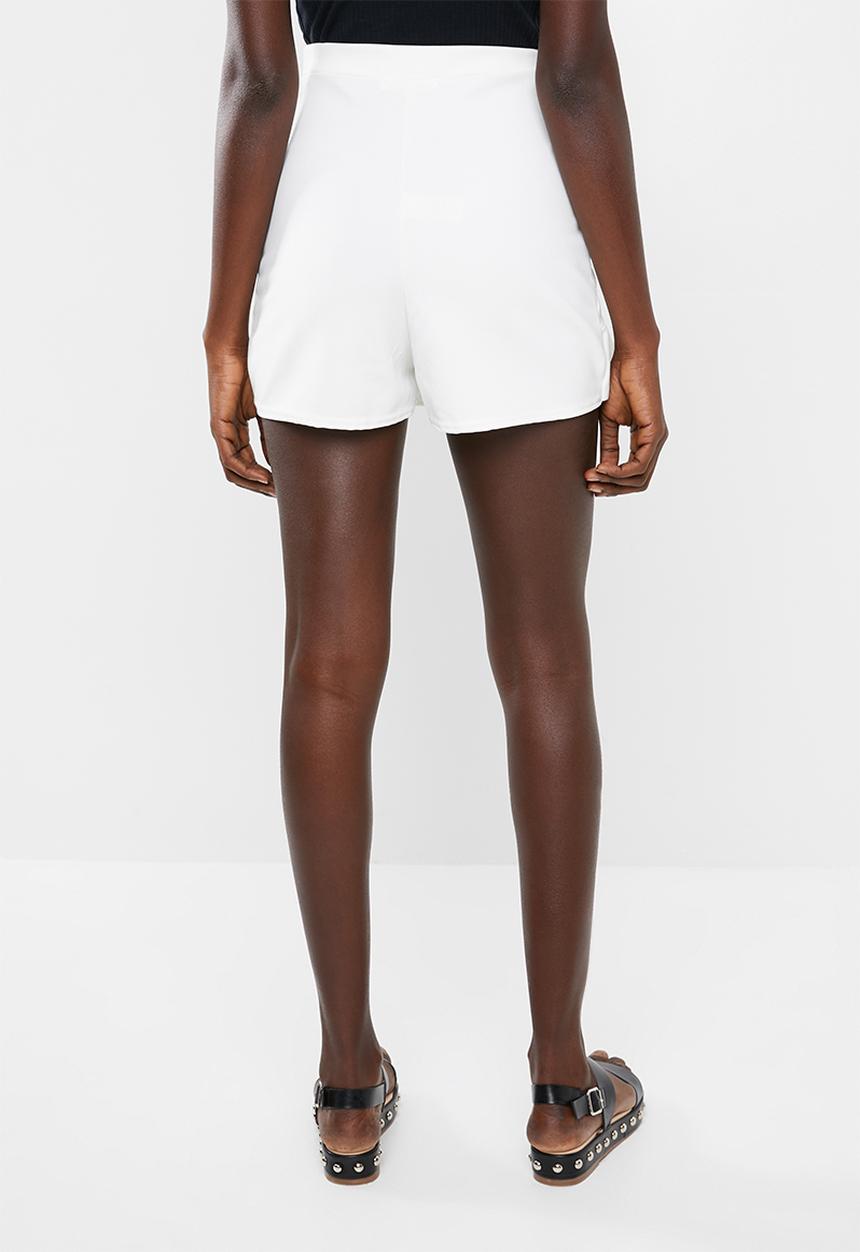 Missguided - Ruffle wrap front skort - white