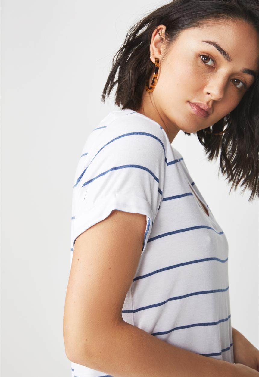 Cotton On - Karly short sleeve v-neck top - white & blue