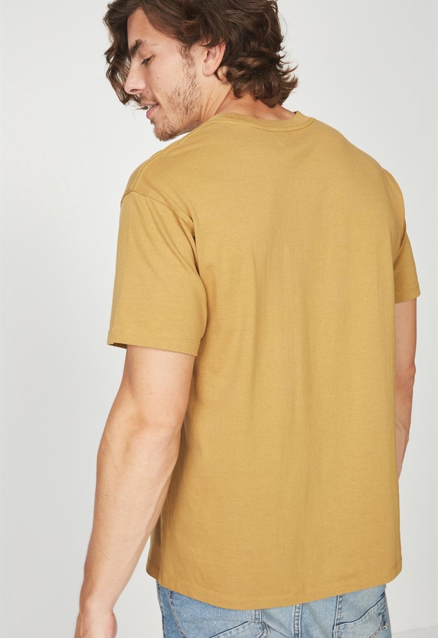 Cotton On - Dylan oversized square pocket tee - brown 