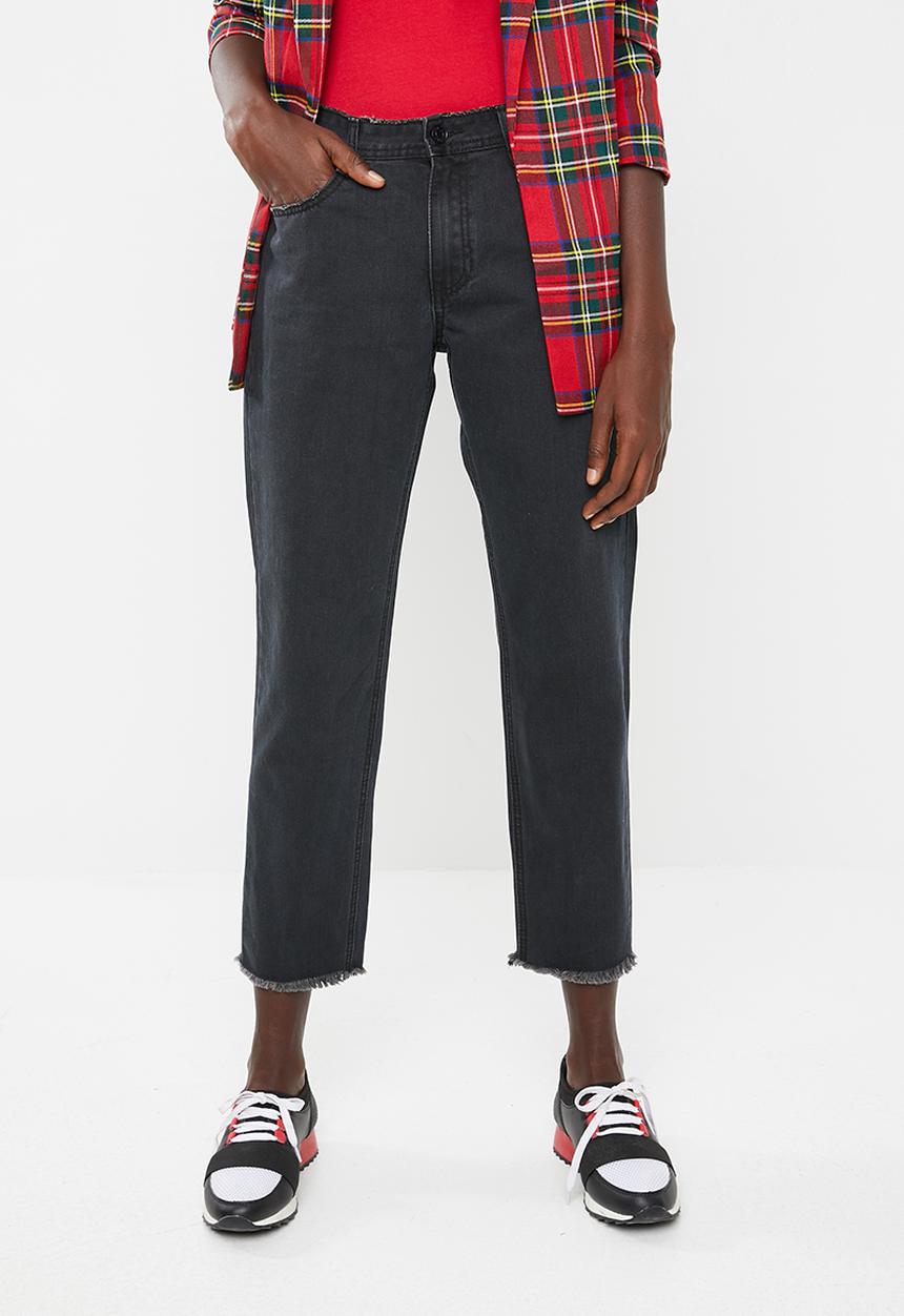 Missguided - Wrath mid rise straight leg clean cut hem jeans - black